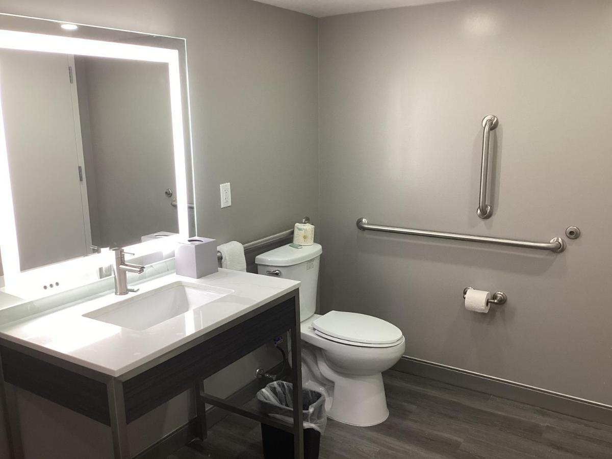 Super 8 By Wyndham Baltimore Northwest ภายนอก รูปภาพ
