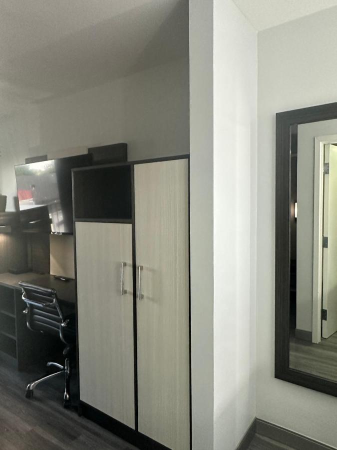 Super 8 By Wyndham Baltimore Northwest ภายนอก รูปภาพ
