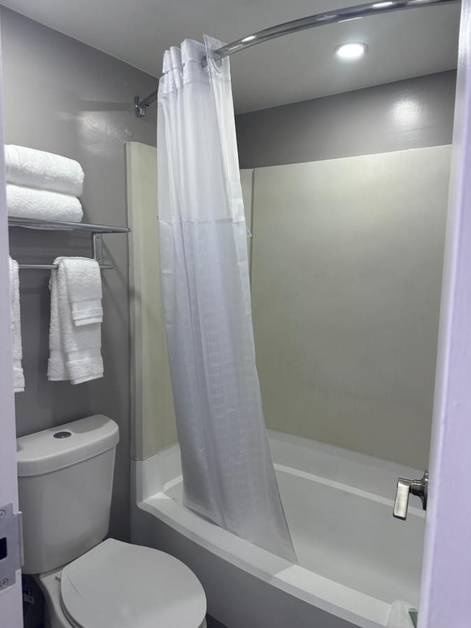 Super 8 By Wyndham Baltimore Northwest ภายนอก รูปภาพ