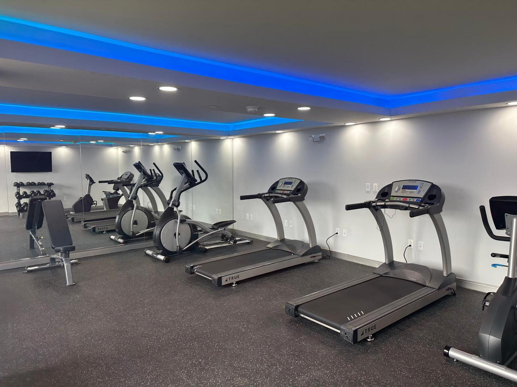 Super 8 By Wyndham Baltimore Northwest ภายนอก รูปภาพ