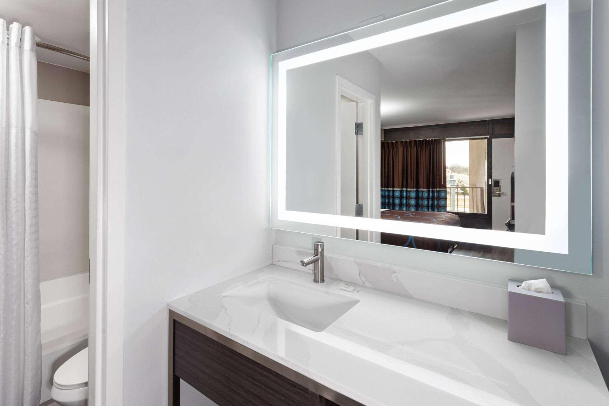 Super 8 By Wyndham Baltimore Northwest ภายนอก รูปภาพ