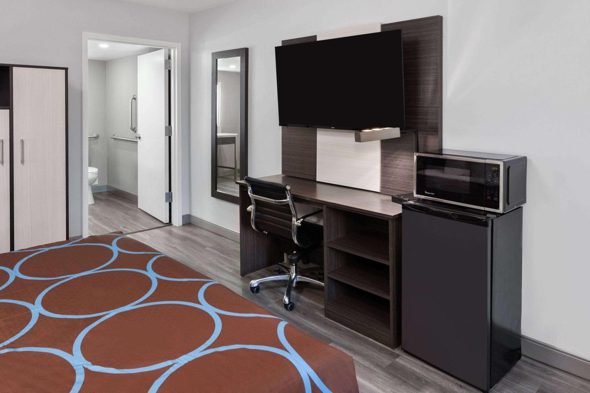 Super 8 By Wyndham Baltimore Northwest ภายนอก รูปภาพ