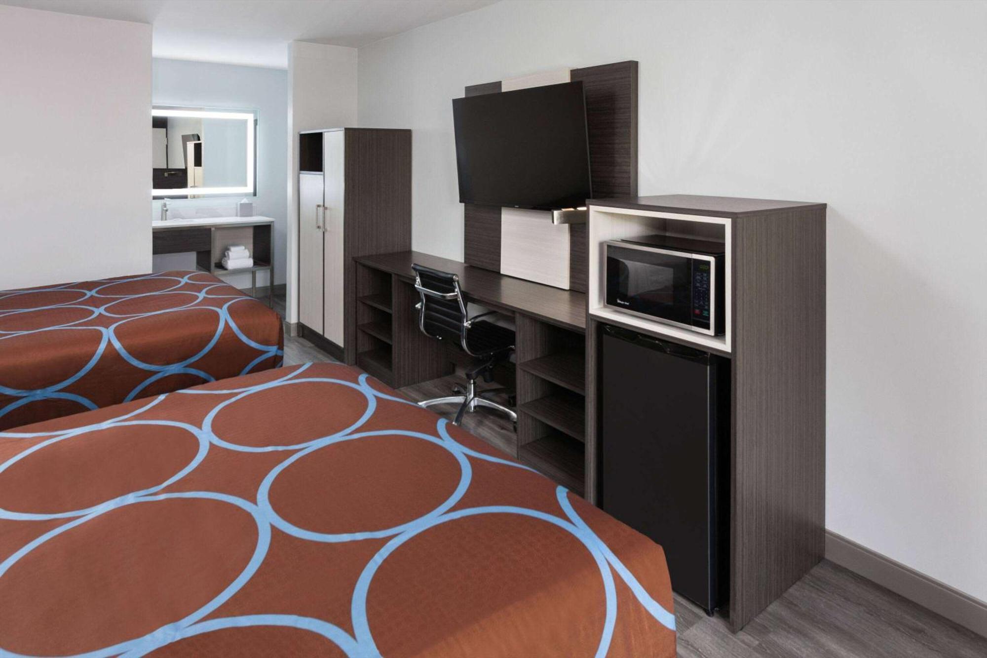 Super 8 By Wyndham Baltimore Northwest ภายนอก รูปภาพ