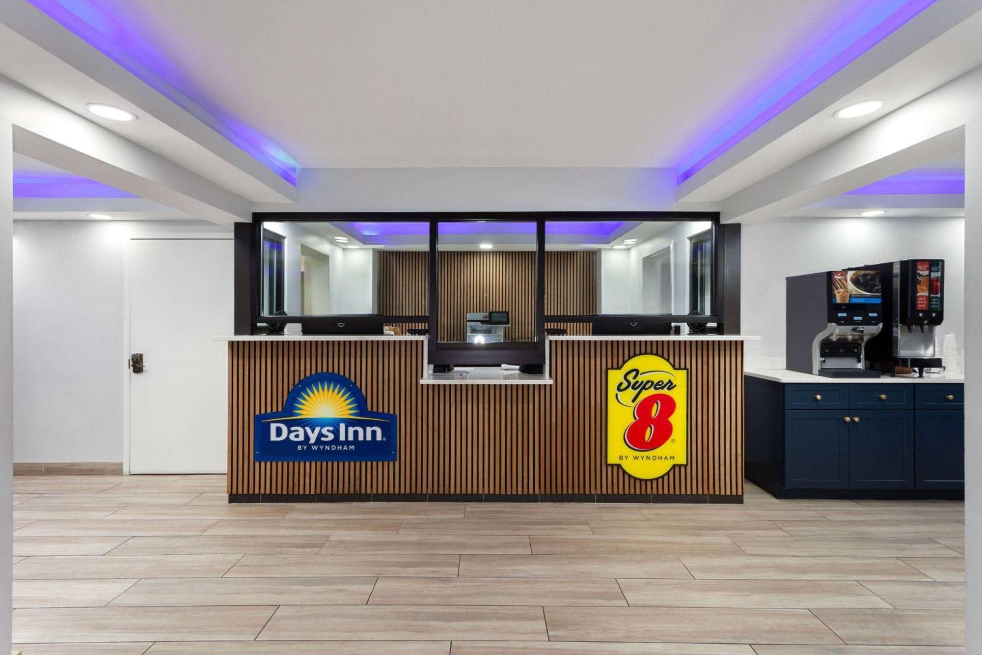 Super 8 By Wyndham Baltimore Northwest ภายนอก รูปภาพ